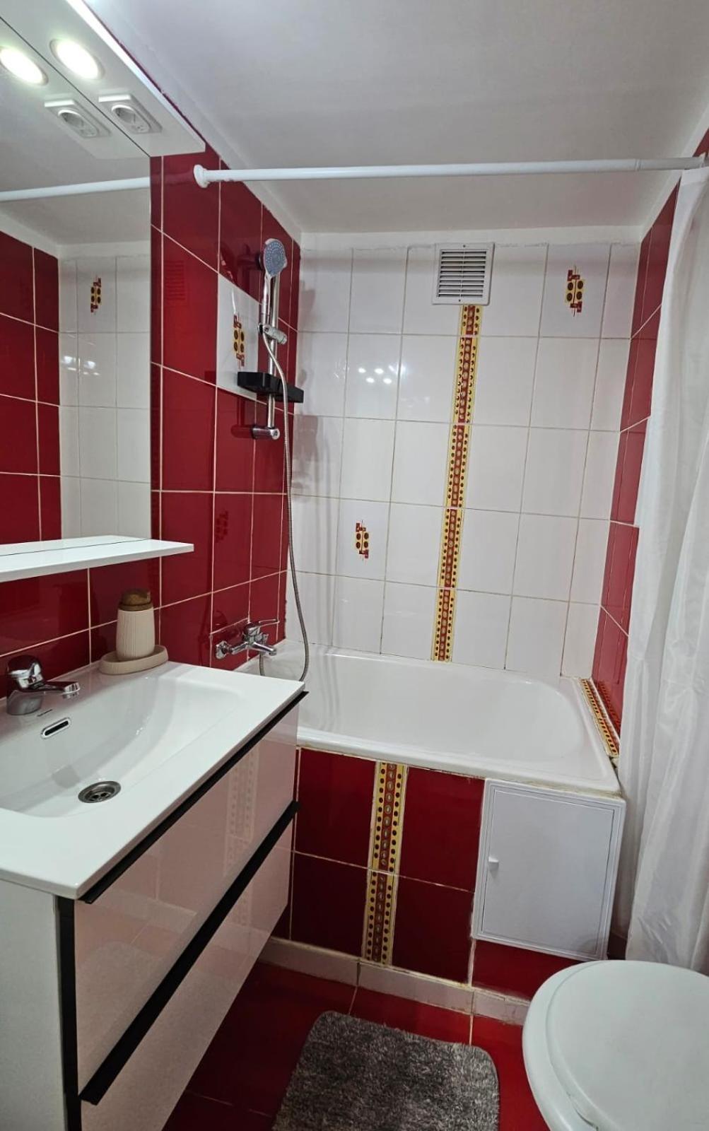 Kiwi Apart-Hotel 1Br Wi-Fi Free - Close To Old Town - Cozy Location - Shorter Or Longer Stay - R&M Boutique Bukarest Kültér fotó
